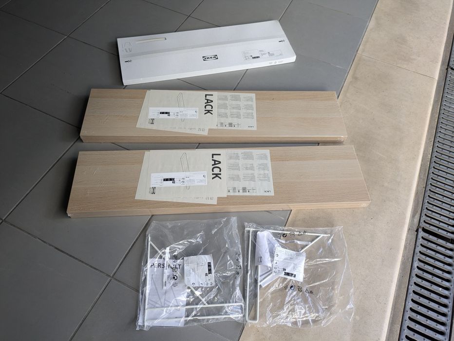 Prateleiras IKEA novas na embalagem