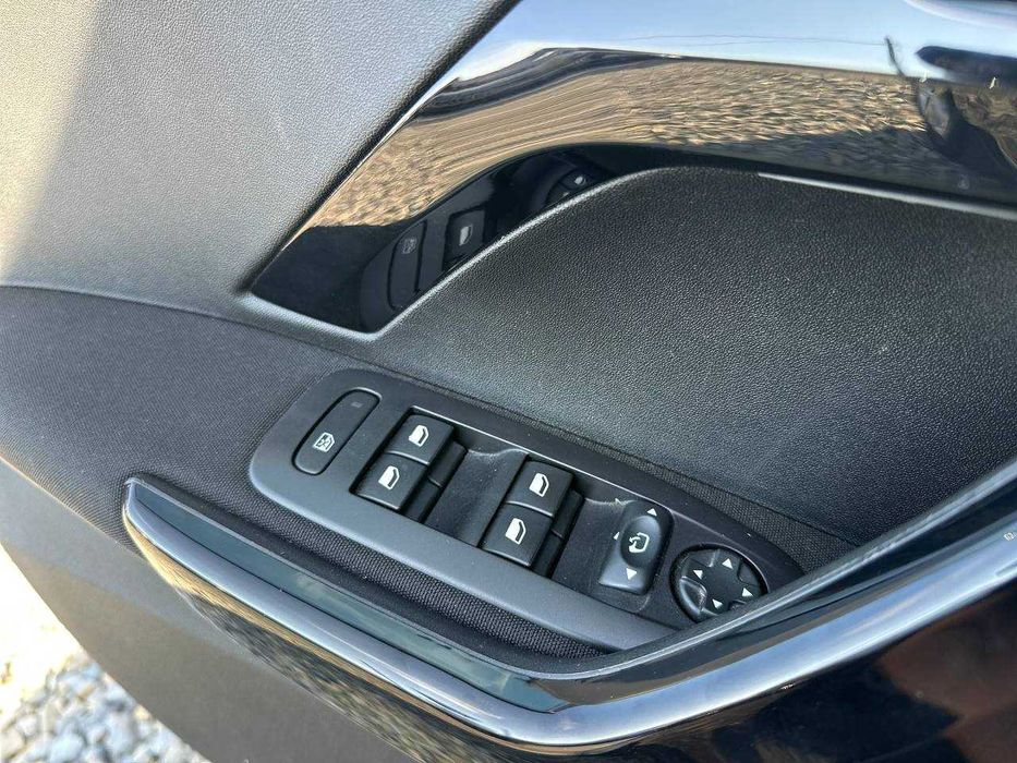 Peugeot 208 2019рік 1.2 Бензин Автомат