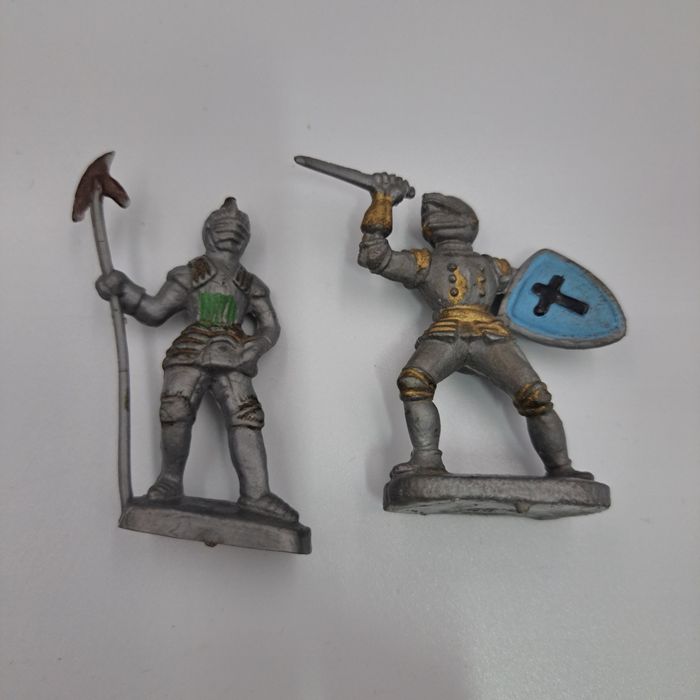Rycerze żołnierzyki z PRL stare zabawki kioskowe figurki