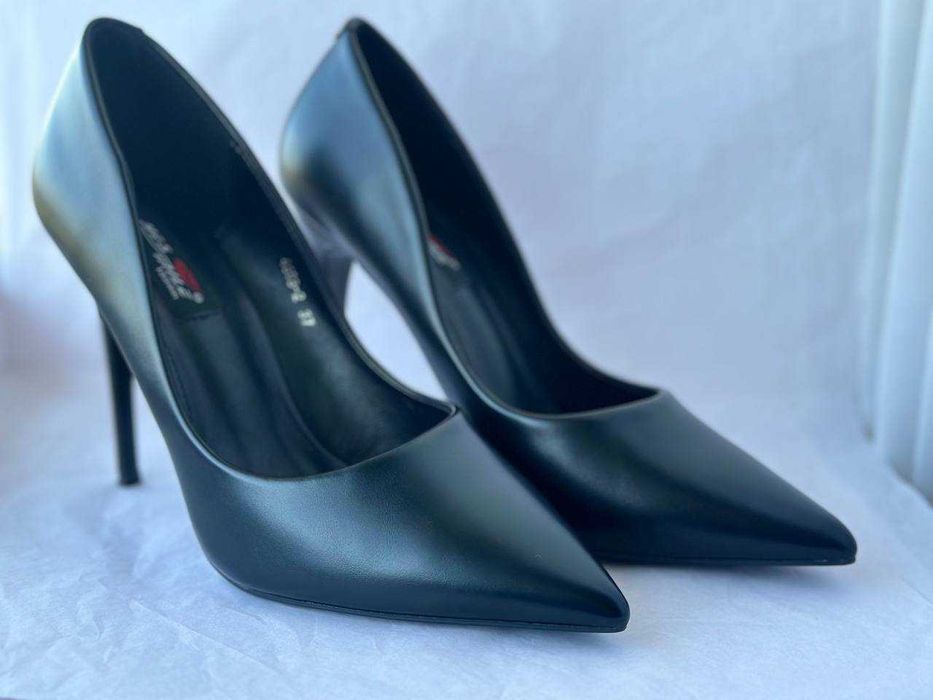 Туфлі-човники чорного кольору