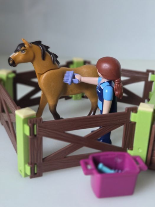Playmobil konie wybieg boks stajnia zagroda lucky I spirit