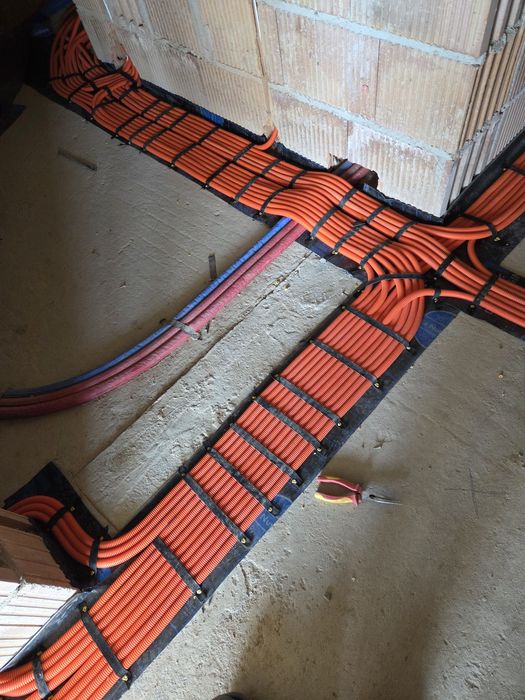 Elektryk, instalacje elektryczne, pomiary.