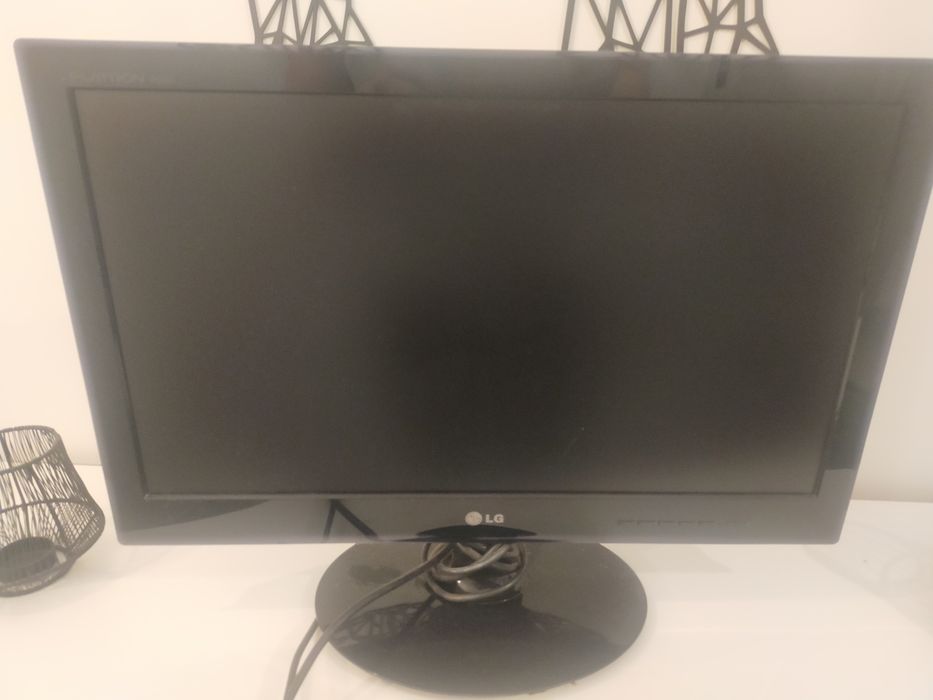 LG flatron WW2240s