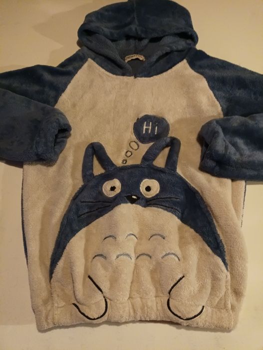 Camisola de pijama peluda com garruso, com estampa de um gatinho,em azul e creme, tamanho M