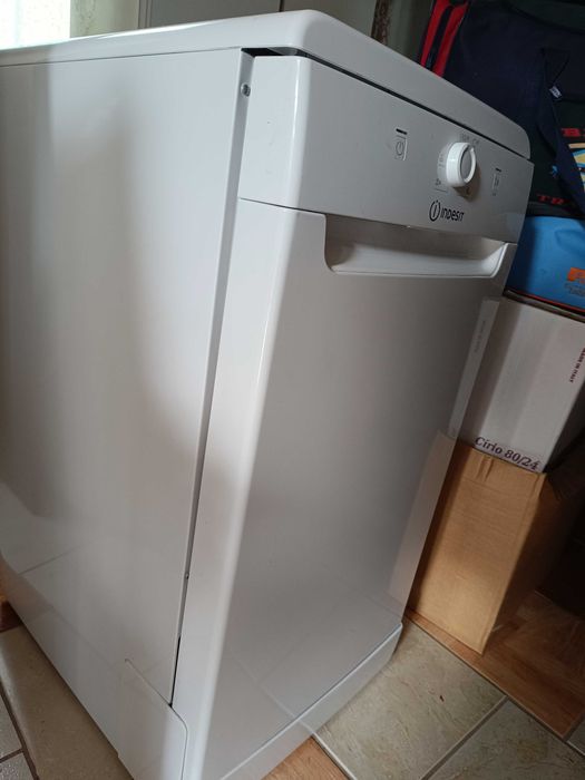 Lavadora de loiça (45cm) muito nova (Indesit)