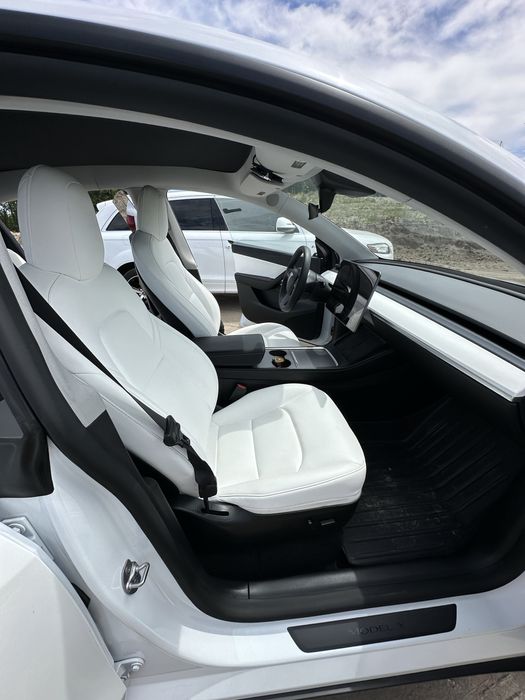 Прокат/Оренда авто на весілля Тесла модель Y Черкаси та область