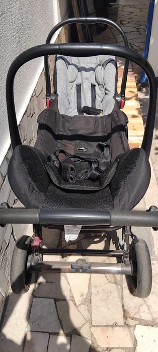 Carrinho bebé gémeos com ovos e cadeiras de passeio