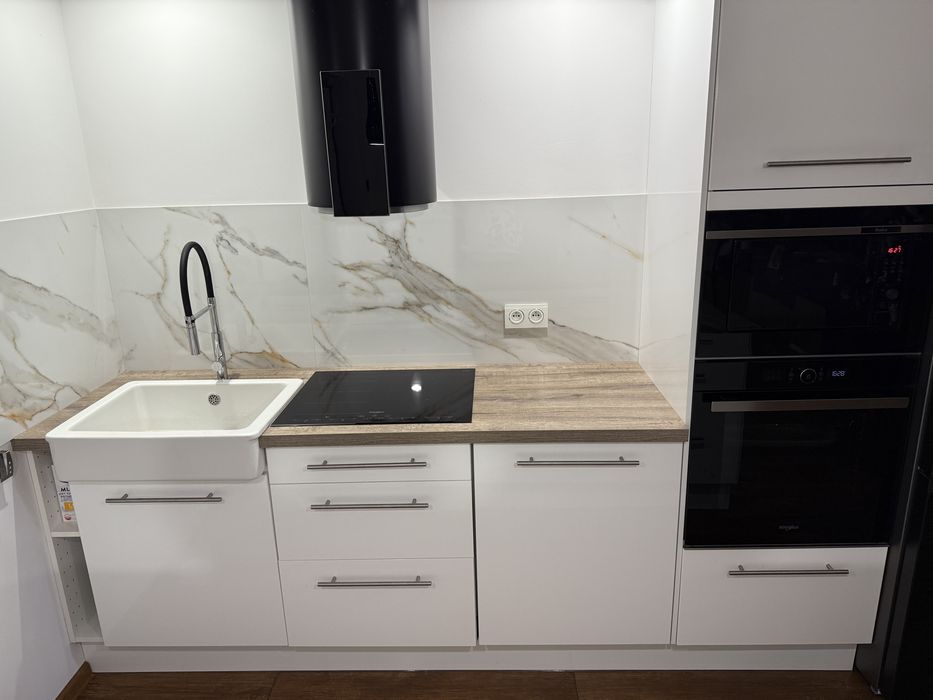 Kuchnia bialy polysk bez sprzetu .