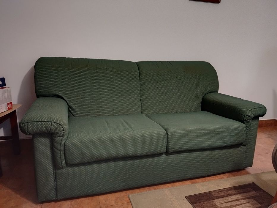 Sofá cama de dois lugares verde