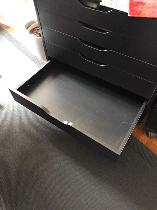 Gaveteiro de cor preto