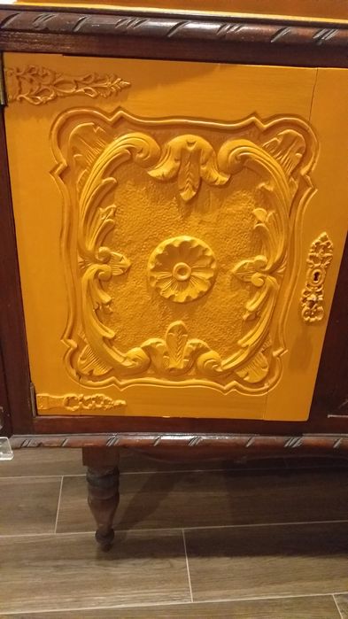 Movel antigo castanho e laranja