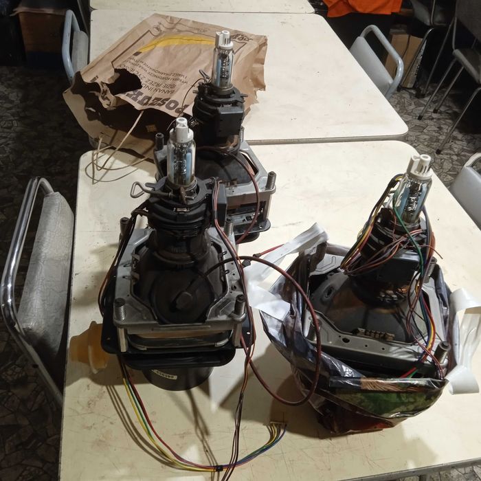 trzy lampy kineskopy do starego rzutnika kinowego lata 80