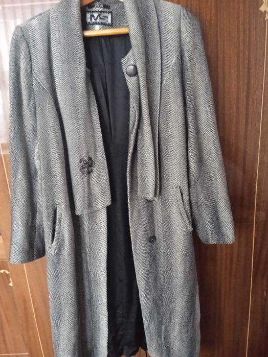 Пальто жіноче в хорошому стані