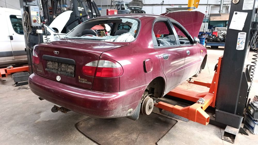 Daewoo Lanos 1.5 кпп капот бампер двері гбц замки вікна.