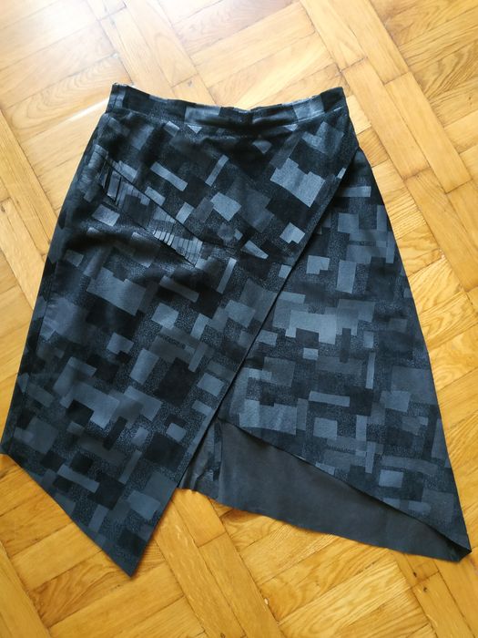 Кожаная юбка асимметричного кроя