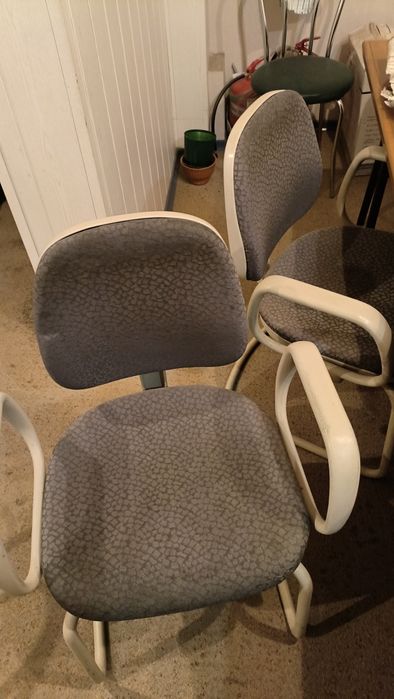 Офисная мебель (столы, стулья, шкафы)