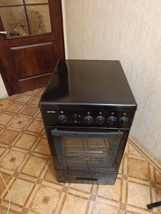Продам газовую плиту