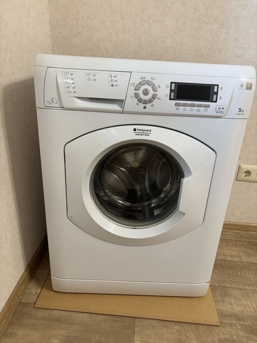 Пральна машинка Hotpoint Ariston