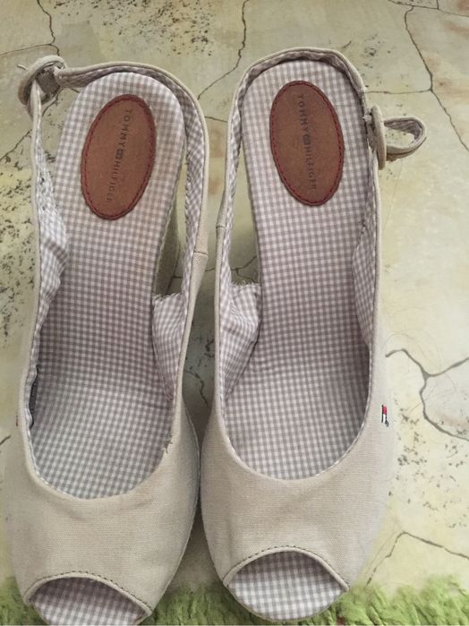 Buty na koturnie