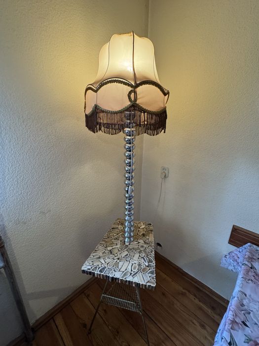 Stoliko-lampa z gazetownikiem z poroża