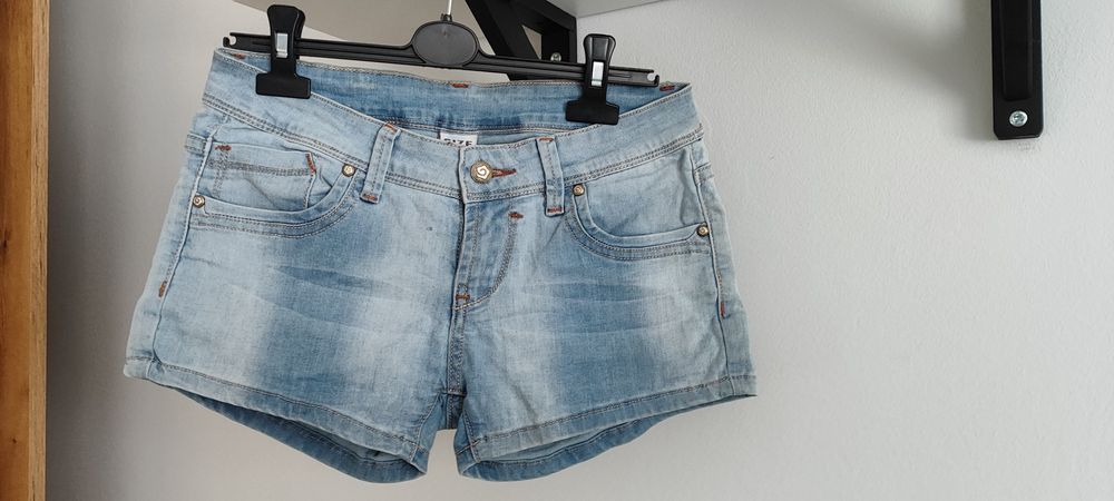Spodenki damskie jeansowe S 36 z metki M 38