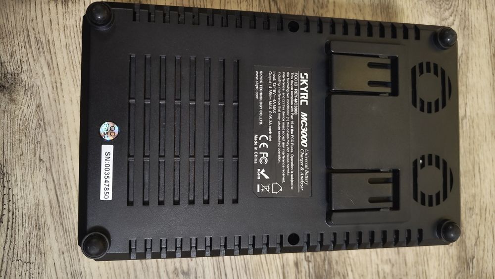 Продам интеллектуальную зарядку SkyRC MC3000