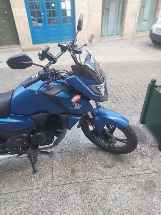 Vendo esta mota muito econômica 70 km com um litro