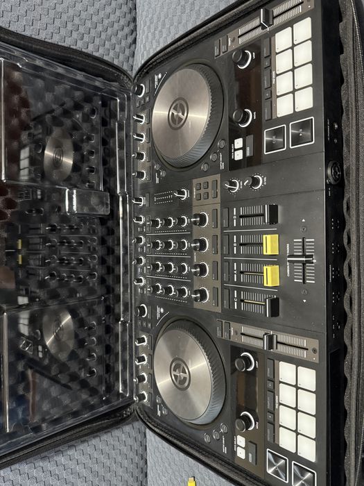 TRAKTOR Kontrol S4 MK3