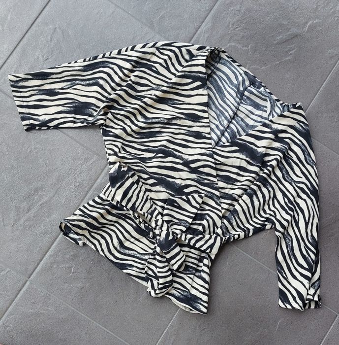 Bluzka głęboki dekolt zebra rękaw 3/4 wiązana XS 34 Primark