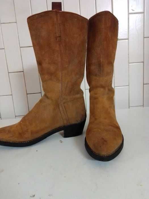 Botas artesanais feitas a mão como novas