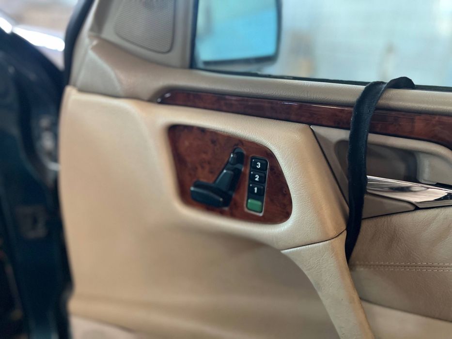 Продам Mercedes-Benz 210 3.2 автомат 320