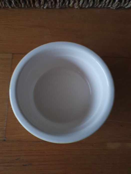 Żółte,ceramiczne naczynko