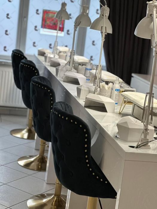 Wynajme stanowisko manicure / pedicure ( cena do negocjacji )