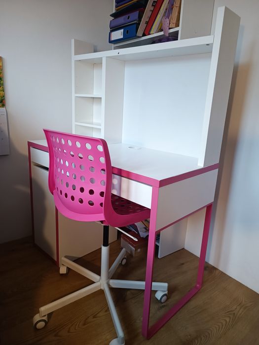 Biurko dla dziewczynki z IKEA z krzesłem