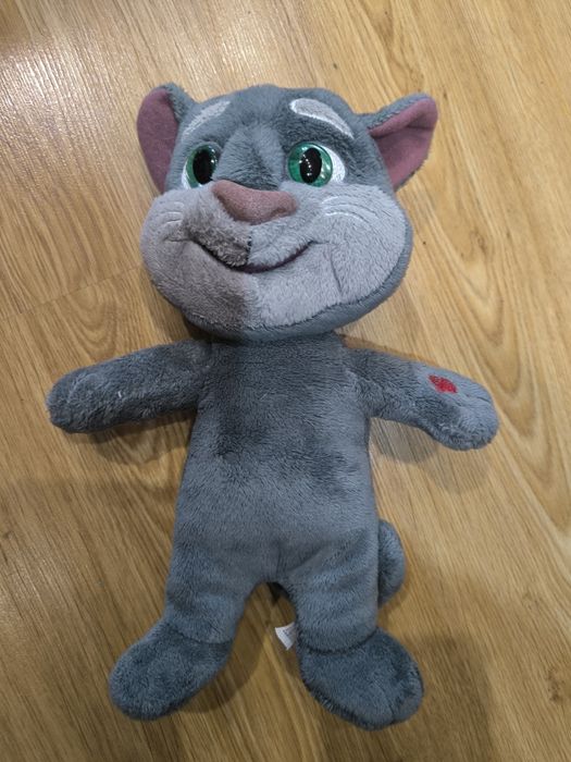 Interaktywny pluszak powtarzający usłyszane słowa My Talking Tom