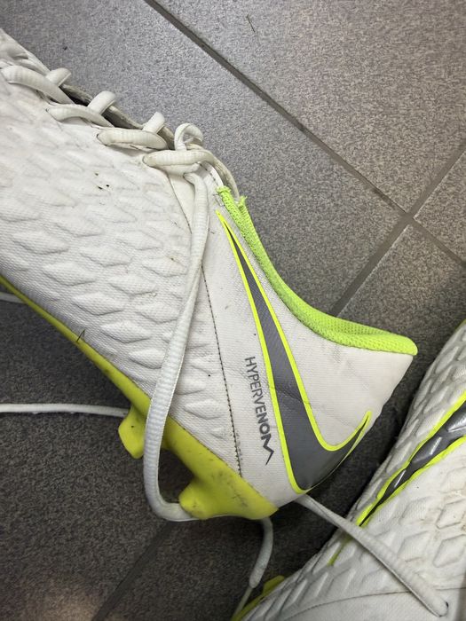 Nike hyper neon 44