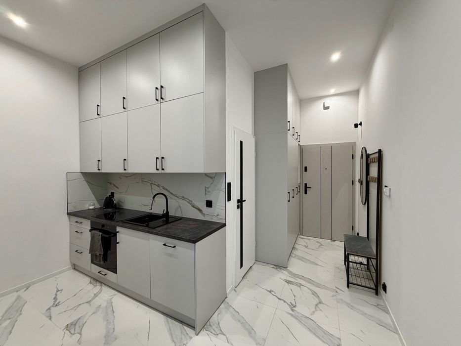 Luksusowa kawalerka w centrum z balkonem.