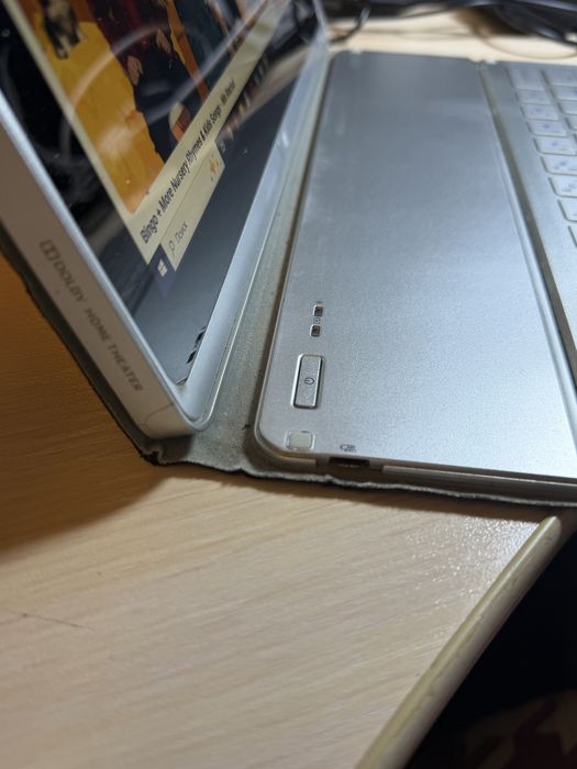 планшет-ультрабук Acer Aspire P3 (найчастіше маркується як серія Acer Aspire P3-171) у комплекті з фірмовим оригінальним чохлом-клавіатурою