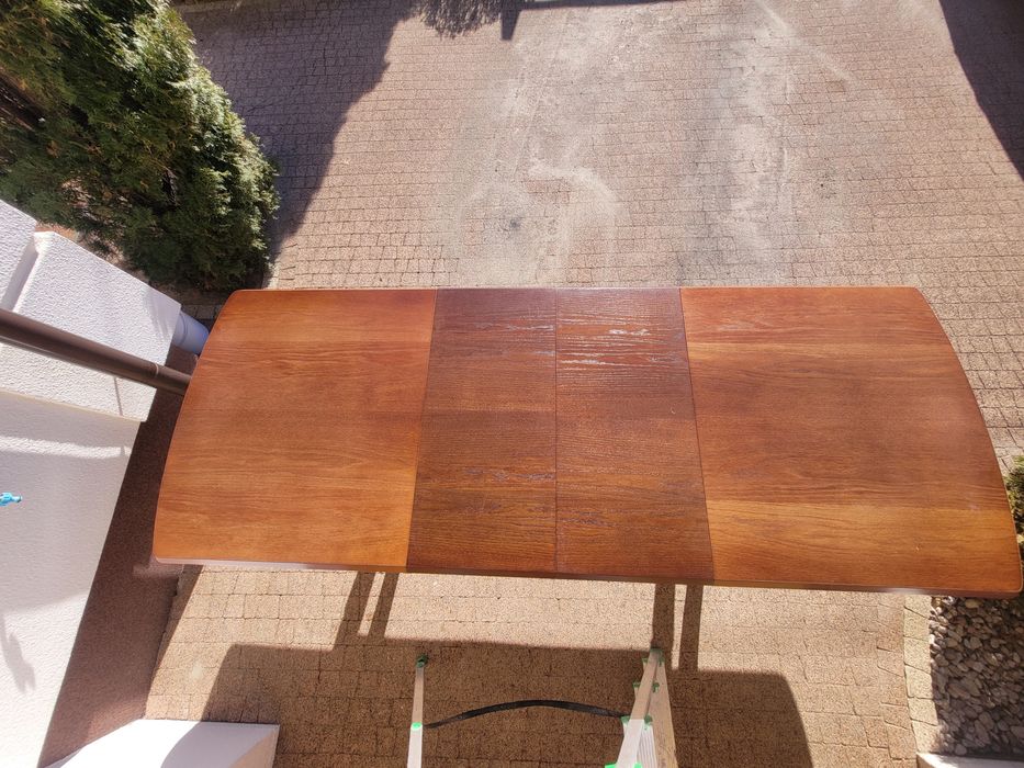 Stół drewniany rozkładany z kompletem sześciu krzeseł