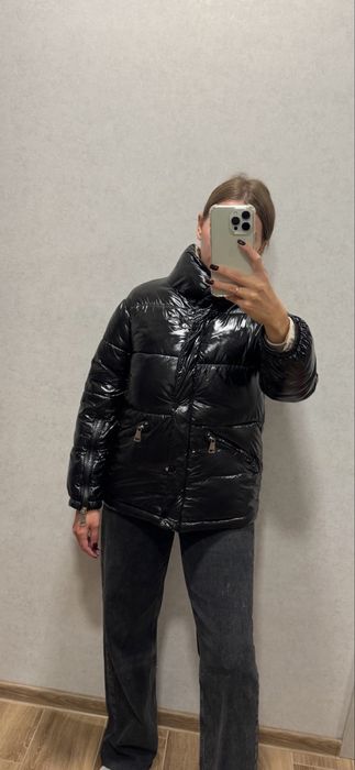 Лакова куртка під бренд Moncler
