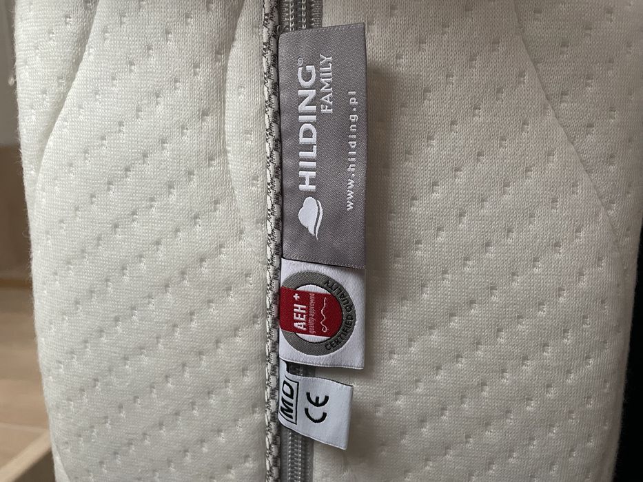 Łóźko jednoosobowe z materacem