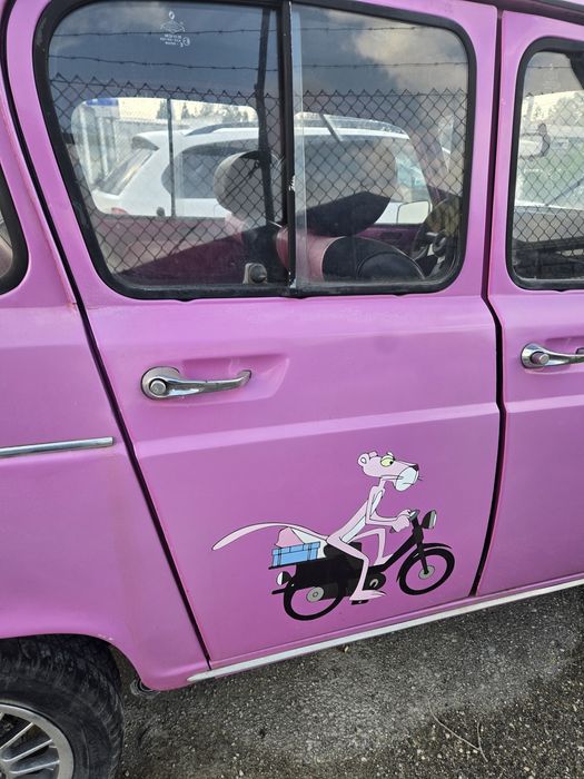 Renault 4 L GTL (Pantera cor de rosa)
