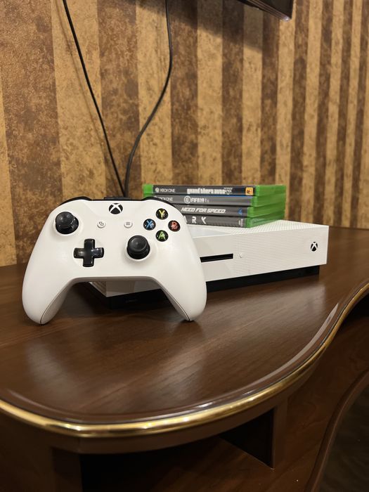 ПРОДАМ ОБМЕН Игровая Приставка Xbox One S Digital Edition 1Tb консоль