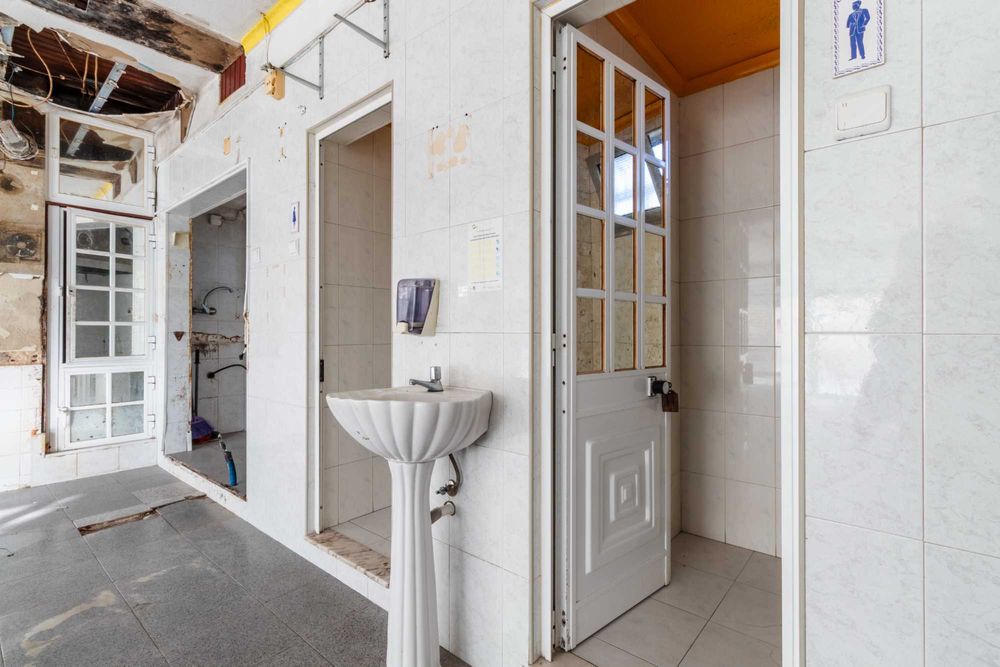 Espaço comercial à venda na Rua do Moinho s/n