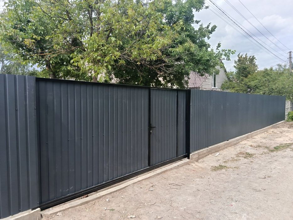 Паркани із металопрофилю