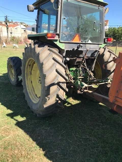 Trator Jonh Deere 2850 com cabine