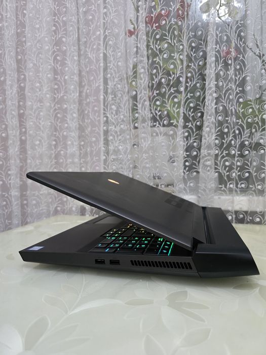 Alienware Area A51/17.3"144Hz/MXM 2080 8GB/i9-9900K/RAM:32GB/512+1TB