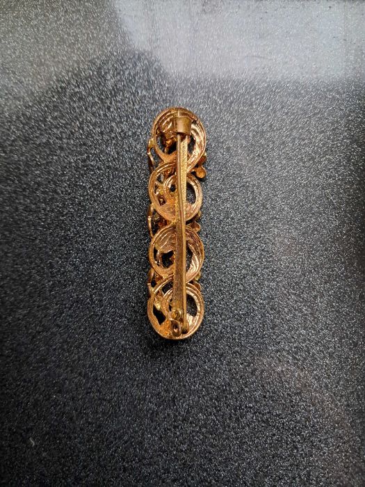 broszka z prlu z 7 cyrkoniami stan bdb długość 5 cm