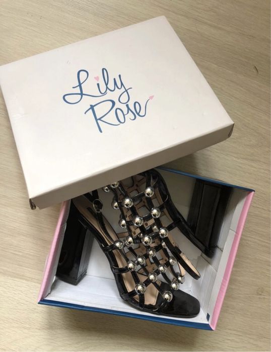 Sandały na obcasie Lilly Rose 38