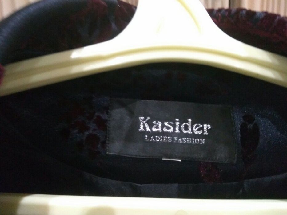 Пиджак нарядный фактурный в бордовый цветок